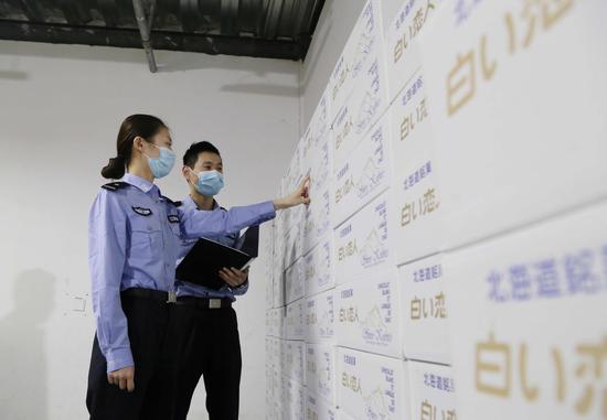 上海海关缉私部门查获进口走私“网红”食品 本文图片均为上海海关供图