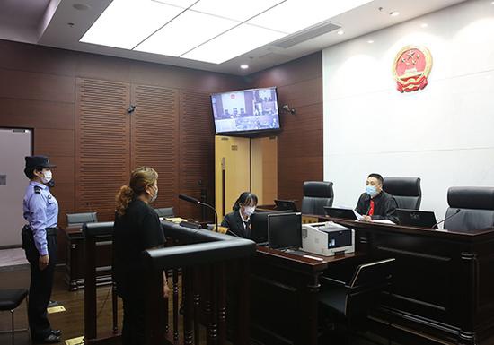 庭审现场 本文图均为徐汇区法院供图