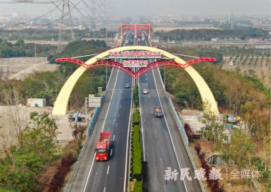 ͼ˵���ٸ���Ƭ��&ldquo;��Ÿ��&rdquo;չ�����ɡ������������� ������/��