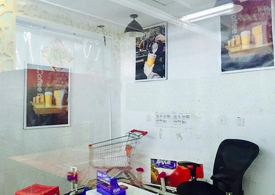连咖啡已经被关闭2个月的翠微路店。摄影:赵晓娟