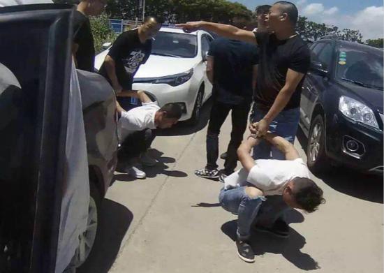 图说:犯罪嫌疑人被抓获。青浦公安分局提供
