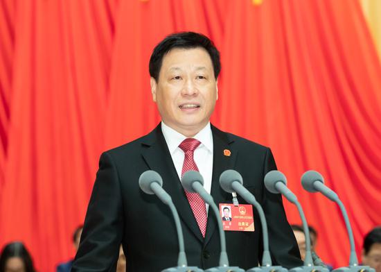 应勇在作《政府工作报告》。 张春海摄