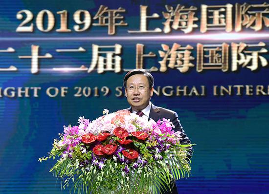 图为王晓晖宣布上海国际电影节开幕。陈正宝 摄
