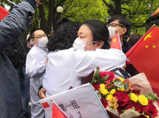 4月14日，700余名上海支援湖北医疗队员结束隔离。 本文图片均为澎湃新闻记者 陈斯斯 图