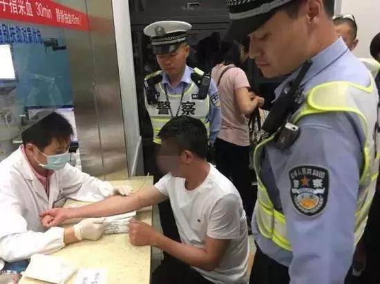 ▲世界杯开赛以来,本市公安交警持续严查酒驾违法行为