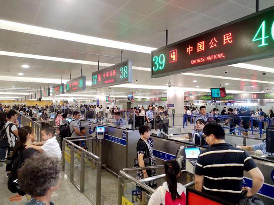 大量延误航班集中出入境
