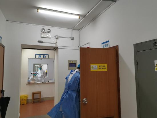 华东医院发热门诊。