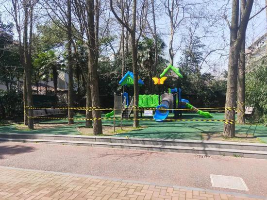 公园的儿童游乐区均暂不开放