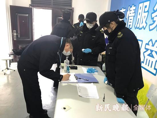 图说：进入基地办公室人员需提前预约