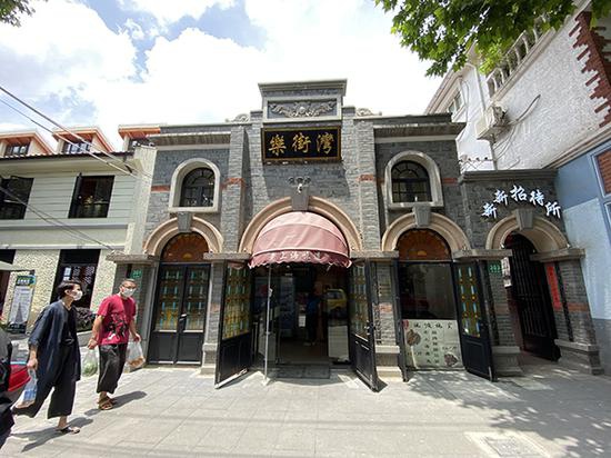 从七宝老街改换门庭搬到武夷路的“乐街湾”主打上海老味道小吃。