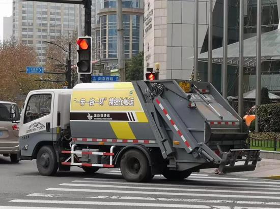 上海全面推行环卫车辆车容车貌解决步调 五要五禁 详情