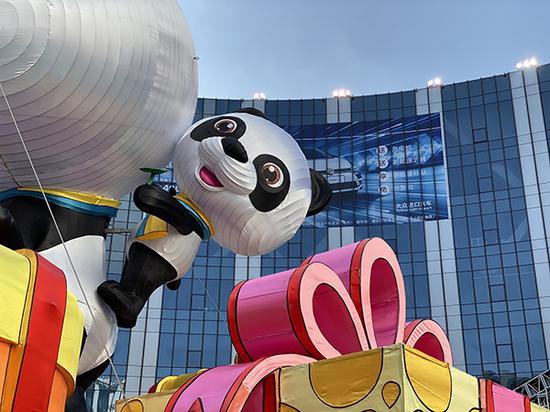 自贡市获得了进博局的授权，将研发一系列‘会发光的进宝’系列文创产品。