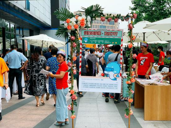 图说：“征宝幸福集•欢乐767”集市。长征镇供图（下同）