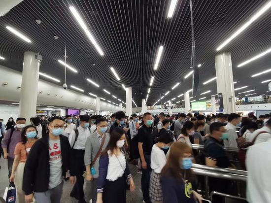 上海地铁人民广场站 澎湃新闻记者 陈逸欣 摄
