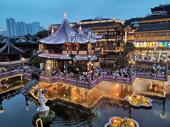 豫园湖心亭,九曲桥夜景