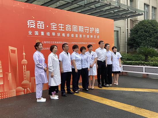 7月2日，带状疱疹疫苗全国首针接种仪式在上海市松江区新桥社区卫生服务中心预防接种门诊举行。澎湃新闻记者 胡岑 图