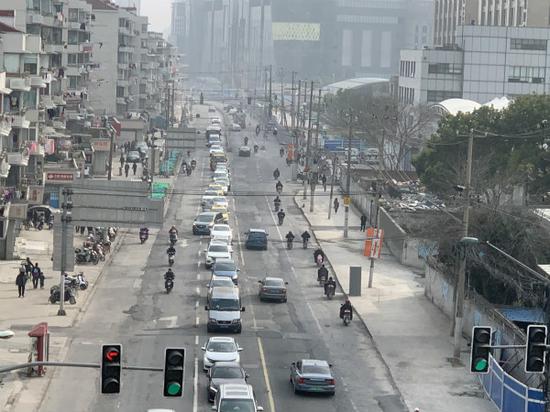 图说：道路改造贯通前 苏荷婉/摄（下同）