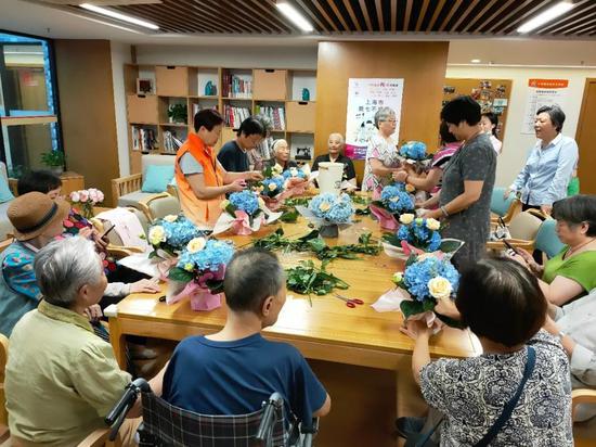 上海本地人口比例_上海市常住人口可以分成三类,其中新上海人已然是人数最多