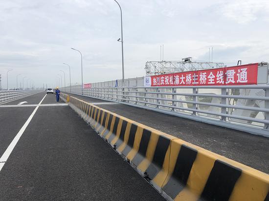 松浦大桥上层公路桥预计8月30日通车。 本文图片均为 市道运中心供图
