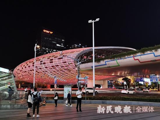 图说:五角场“彩蛋”新主题景观灯光 金旻矣 摄(下同)