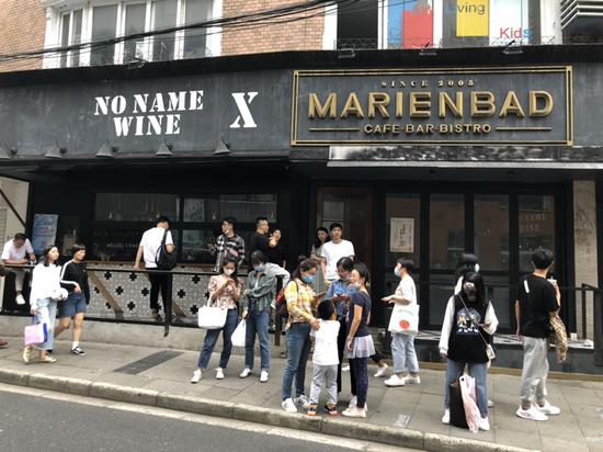 10月3日下午,武康路55号马里昂巴咖啡馆已关门停业。 本文图片除注明外,为澎湃新闻记者 李佳蔚 图