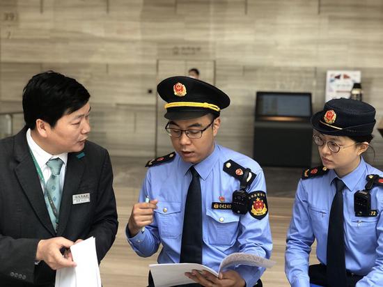 图说：市市场监管局已向各转供电主体发放《告知书》&nbsp; 采访对象供图