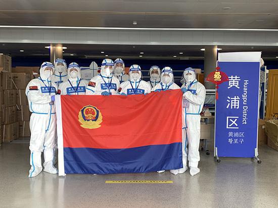 图说:春节里,在浦东机场战“疫”一线的公安“逆行者”们