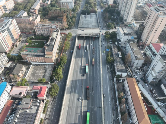外环隧道现状浦西出入口