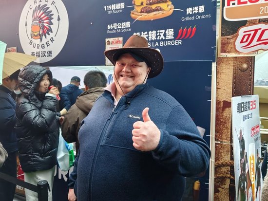 “上海巨C汉堡节”现场，奇福汉堡主厨迈克。