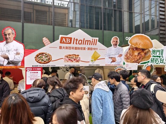 AB Italmill的主厨蒂齐亚诺·卡西洛（Tiziano Casillo）来自意大利披萨之城那不勒斯。