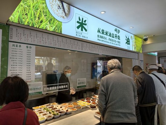 宝山区张庙街道社区长者食堂周边社区集中，银发族用餐占比达到80%