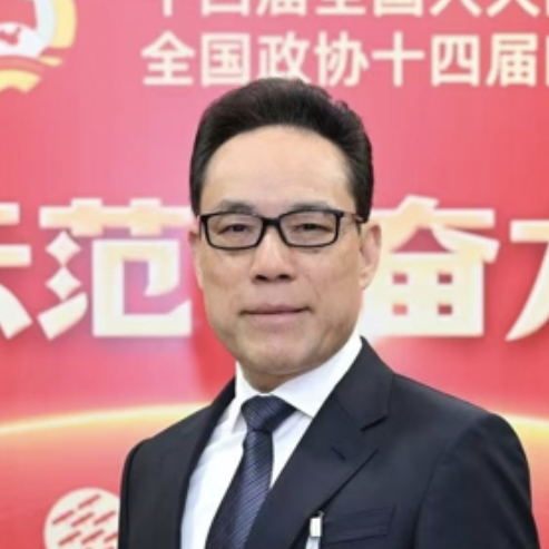 吴国平 　　全国人大代表、无锡拈花湾文化旅游发展有限公司董事长