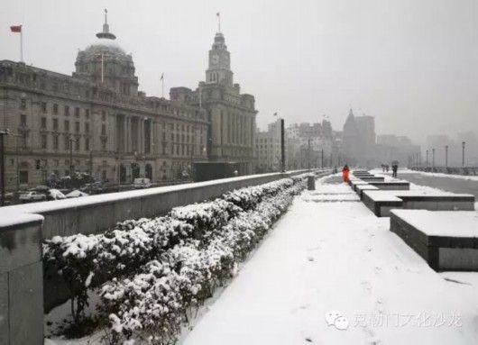 21世纪的外滩雪景