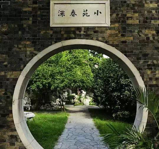 小苑深春