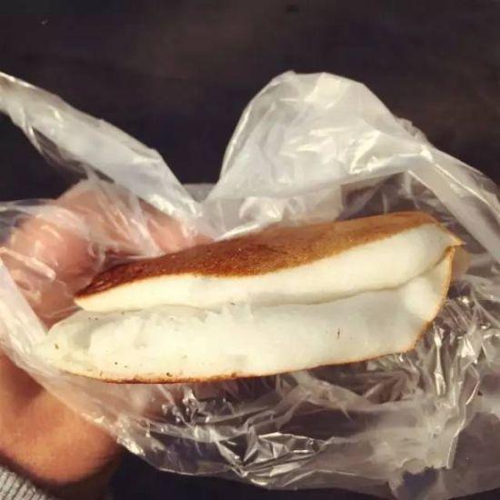 鲁迅公园米饭饼摊头