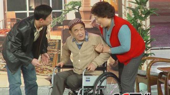 滑稽戏老演员严顺开卧床7年 80大寿仅徒弟一人