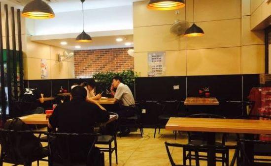 云之桥过桥米线。上海馄饨