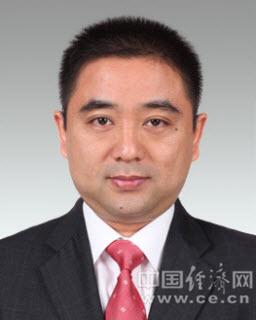 钟晓咏任上海市徐汇区委常委,政法委书记