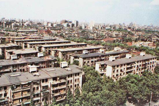 决定改建蕃瓜弄为工人新村,作为全市第一个成片棚户区改造的试点