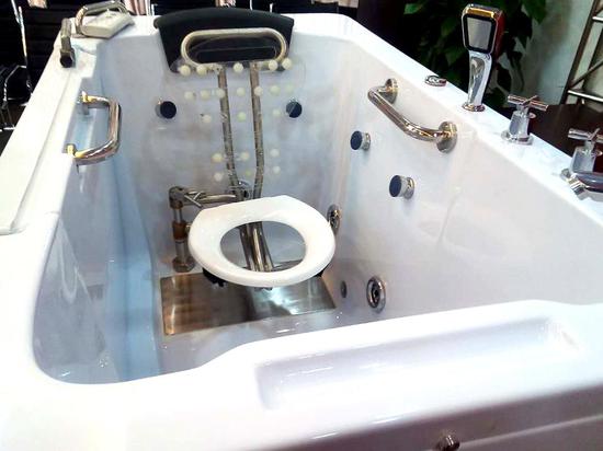 上海企业推出全自动洗澡机 让失能老人轻松洗澡_新浪上海_新浪网