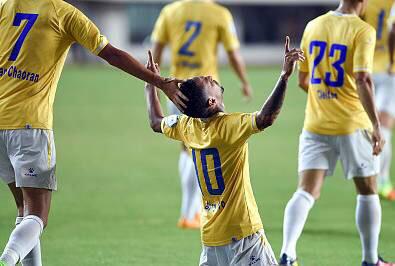 足协杯:上海申鑫淘汰江苏苏宁 率先闯入四强