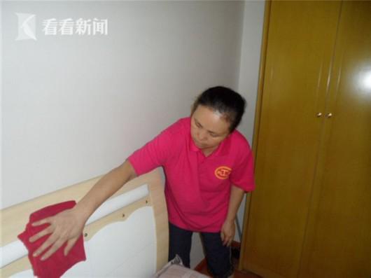 沪上家政员上门需持四证 上半年家政市场规模增三成