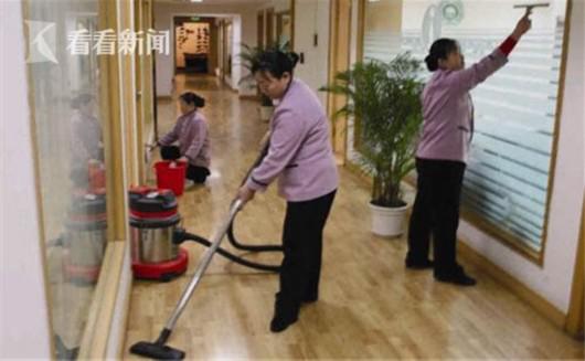 沪上家政员上门需持四证 上半年家政市场规模增三成