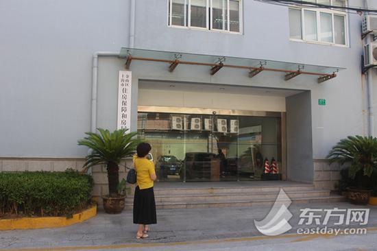 女子卖房3月份签合同中介7月份备案 中介:自身