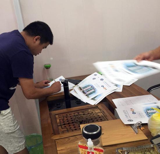 申城招工骗局:赶集网高薪招迪士尼员工 一天坑