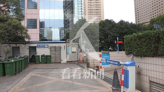 65aa907d7bfee14631e863fe8adc8b4c.jpg 据了解,其中两名厨师都在20岁出头,在日料店里工作了2年左右时间,外地来沪。目前,案情尚在进一步调查中。