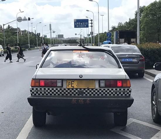 近日,小区周边经常出现教练车。除特别标注外,本文图片均来自“保利叶上海”居民