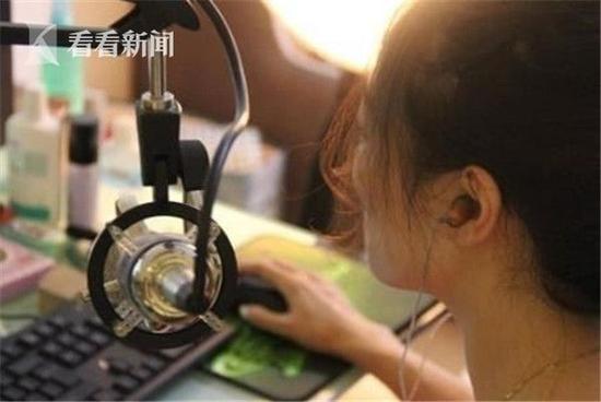 争吵过程中,华华一句“你应该找个听话的女朋友”让池某大怒,他以为华华要闹分手,就从卧室的抽屉里拿出一把水果刀来威胁她。
