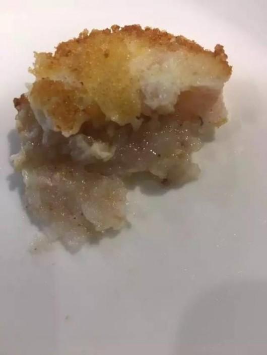 宝宝网红亲子餐厅吃出生虾饼 事先订菜餐桌空