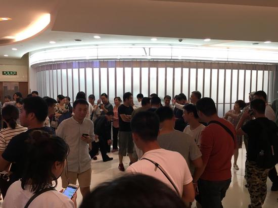 图片说明:下午2点半左右,网红蛋糕店Lady M已经关门。